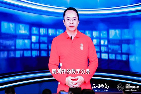 MOM操盘网 周鸿祎：AI转型必须以一线业务人员为主导，让“听得见炮声的人”做决策
